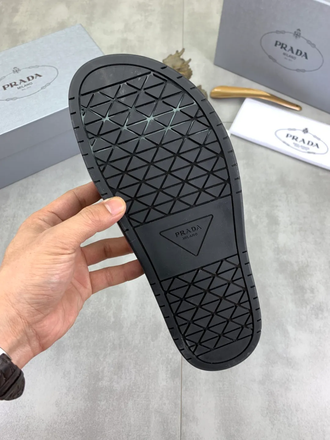 Men's shoes 💰P320💰【New style】🎁🎁🎁 PRADA Prada's new casual slippers, original official website, perfect workmanship, conveying a kind of noble luxury, sublimating its definition of luxury in Prada's high-end extraordinary craftsmanship. Original combination outsole, code number: 38-44 (45 customized) Multiple colors 🉑️ to choose from